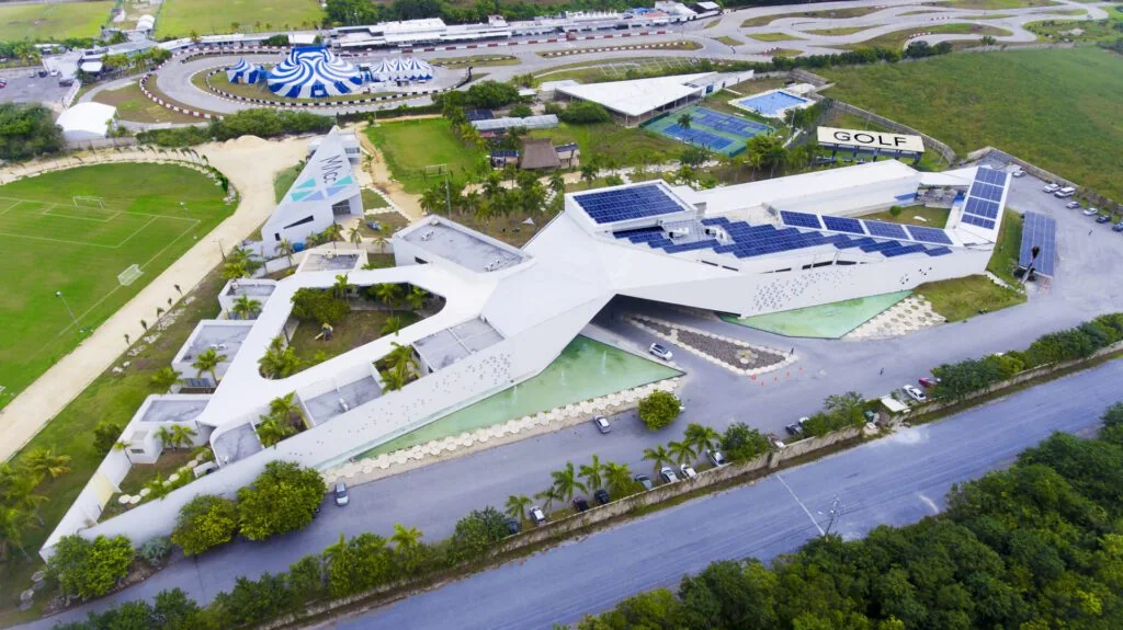 Vista aérea del campus de Modern Academy Cancun