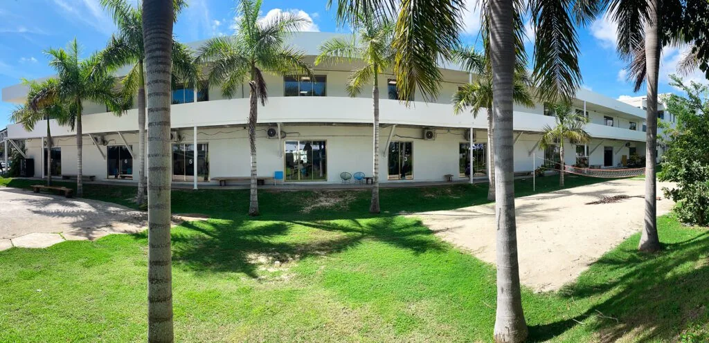 Fachada de las instalaciones de Modern Academy Cancun